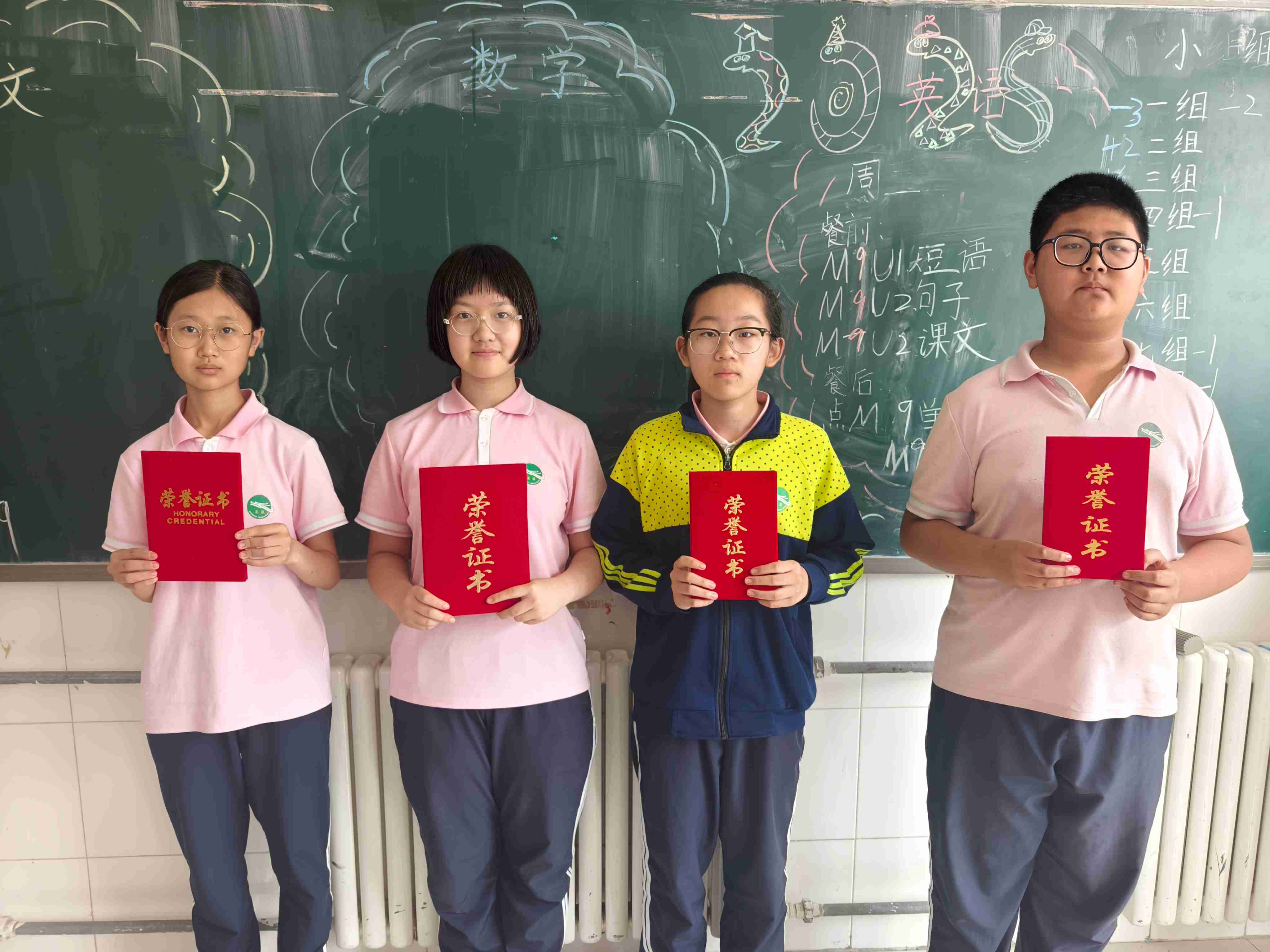 风华正茂恰少年，墨韵书香谱华章